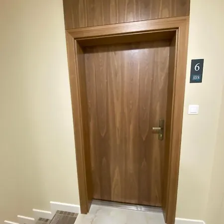 Apartament - Par La 6a *